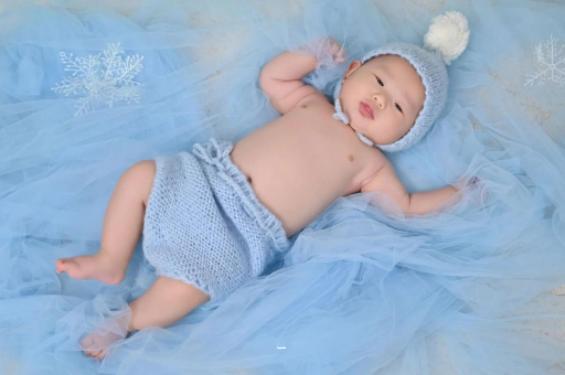 鄂州三个月宝宝挠耳朵